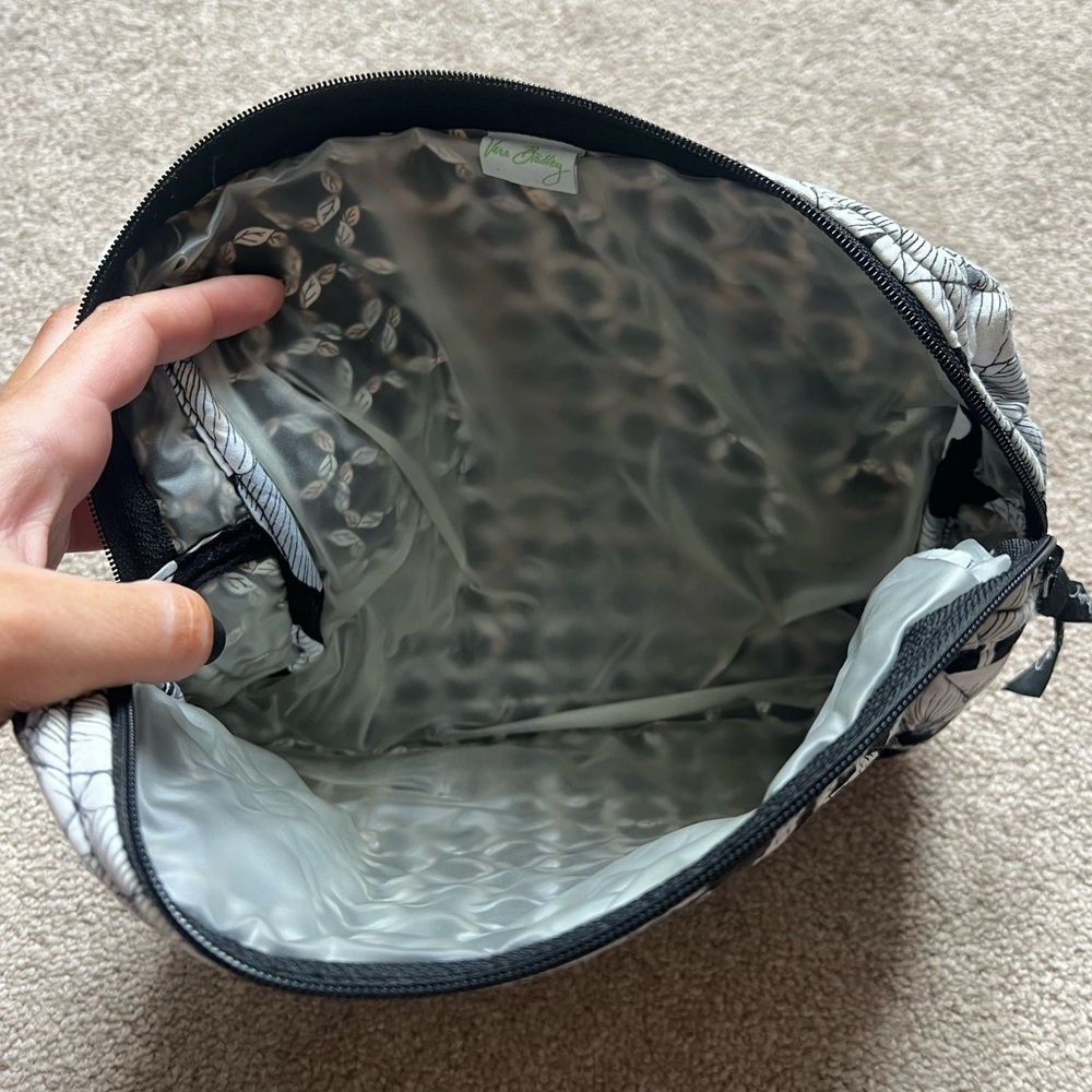 vera bradley cosmetic bag | black & white floral pattern - Picture 4 of 6